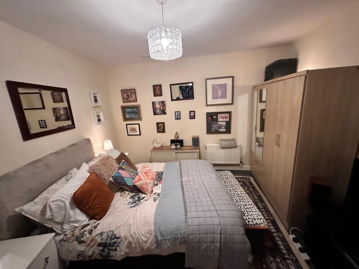 Private Room. In Zone 2 In Cousy Flat Londres Exterior foto