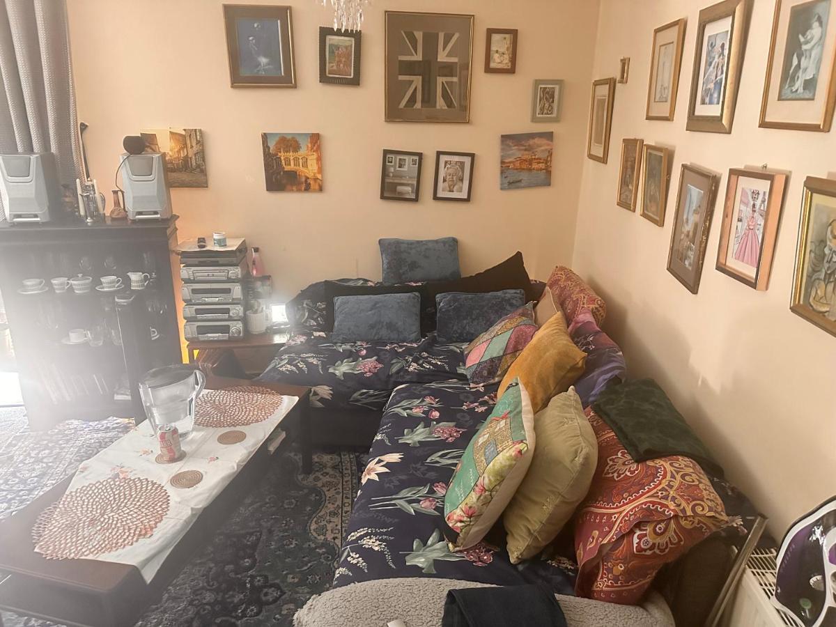 Private Room. In Zone 2 In Cousy Flat Londres Exterior foto
